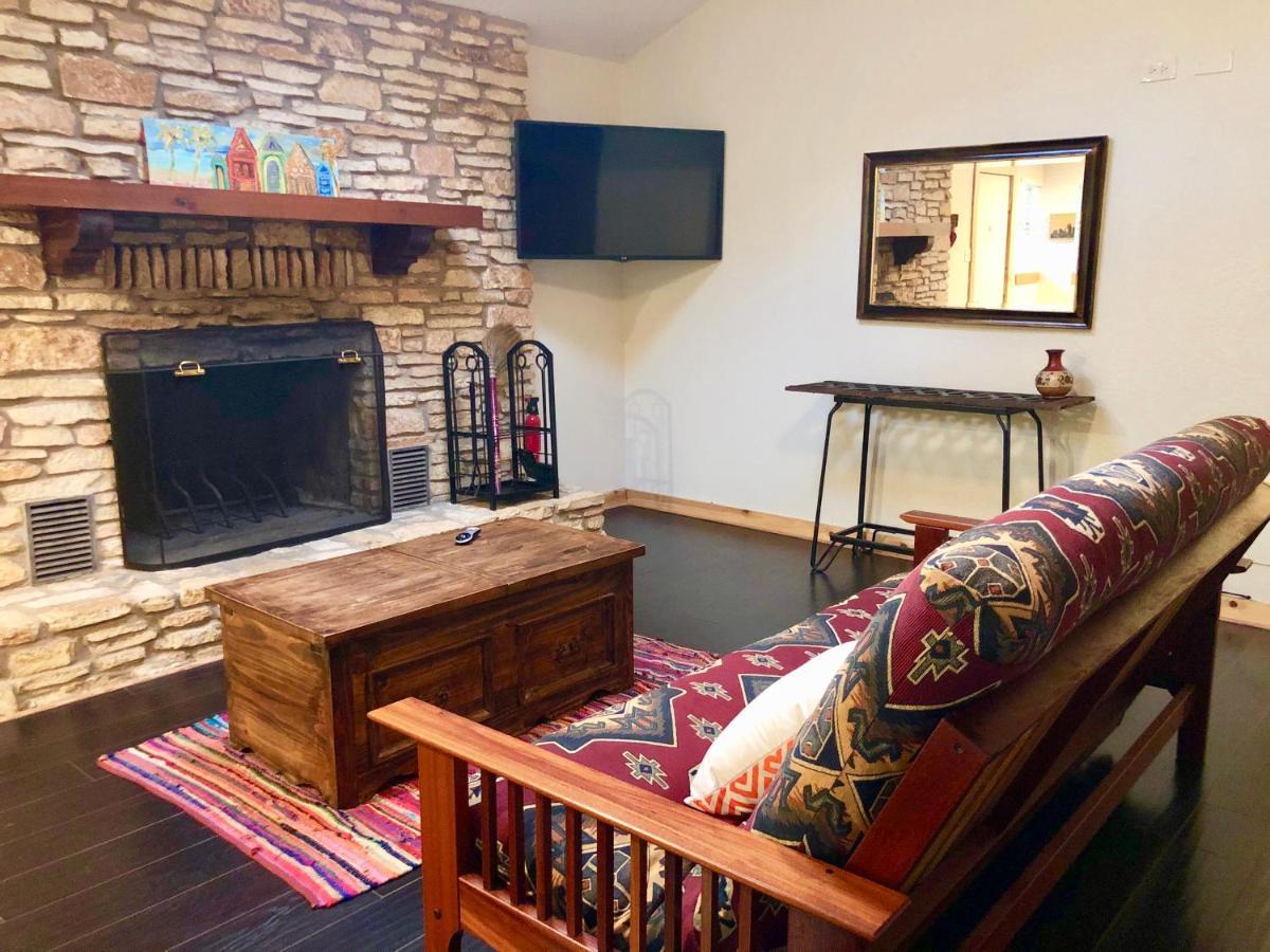 The Cove Bnb Hudson Bend Εξωτερικό φωτογραφία
